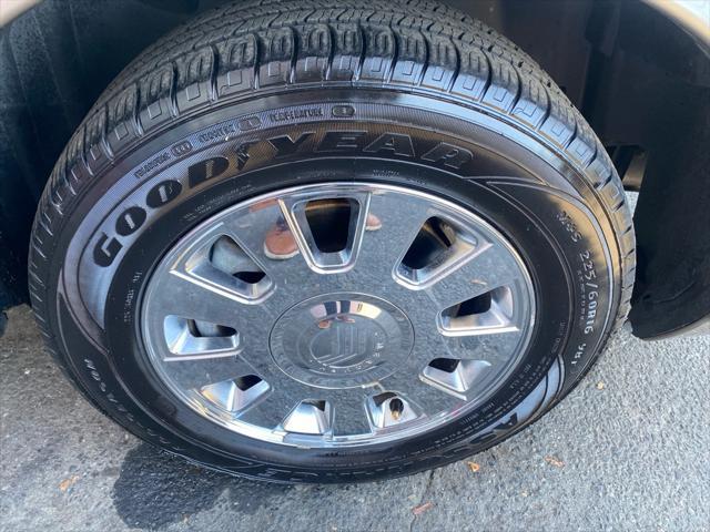 used 2006 Mercury Grand Marquis car, priced at $7,000