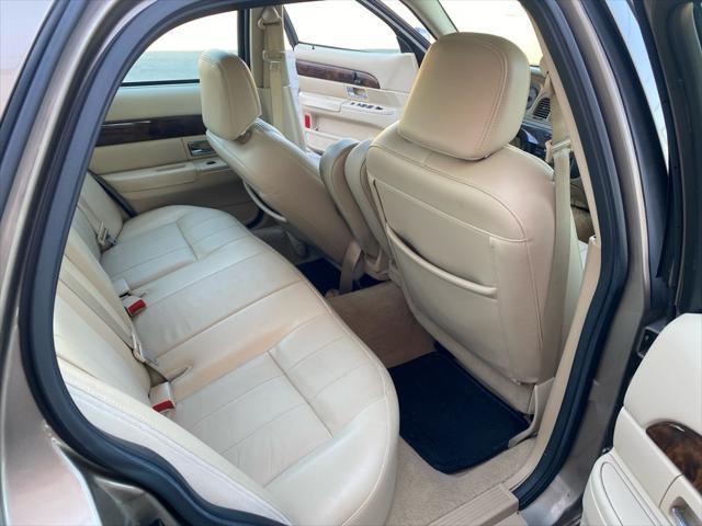 used 2006 Mercury Grand Marquis car, priced at $7,000