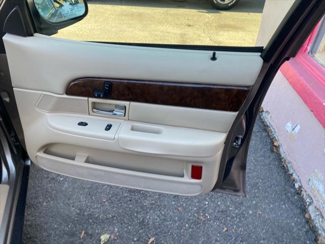 used 2006 Mercury Grand Marquis car, priced at $7,000