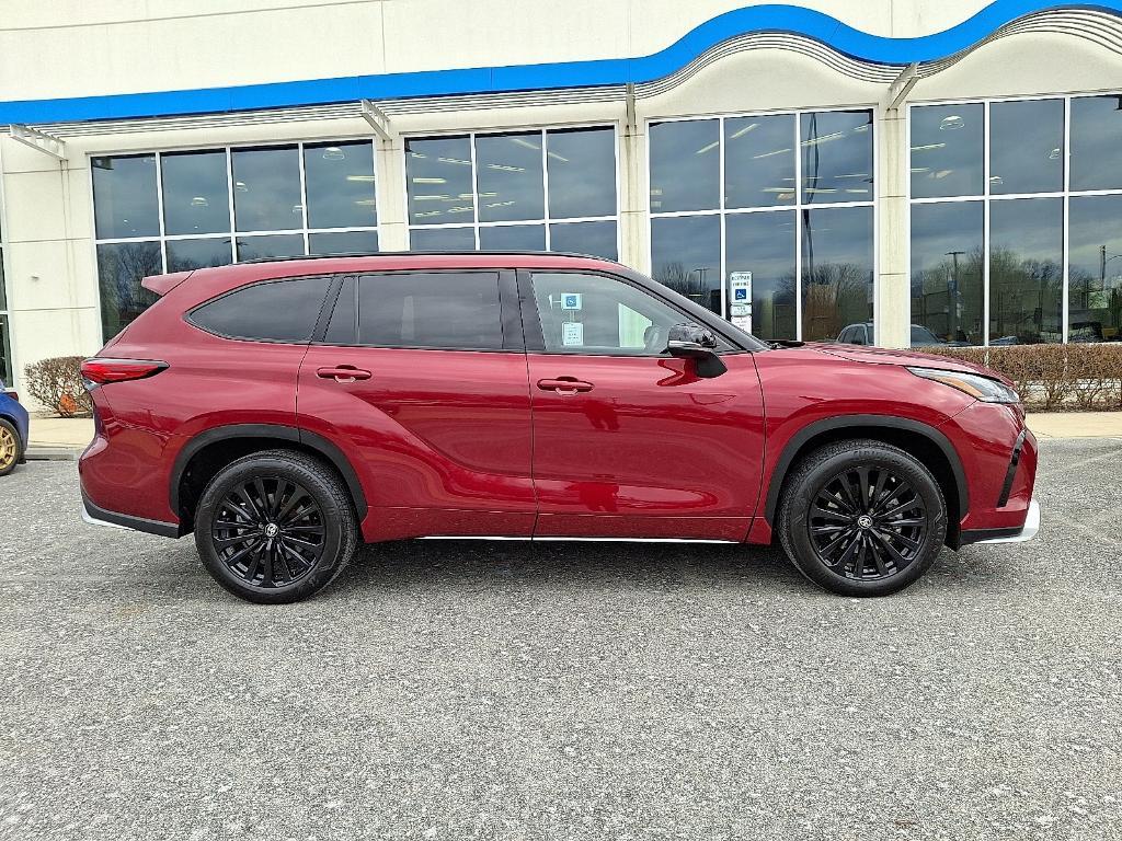 used 2023 Toyota Highlander car, priced at $40,418
