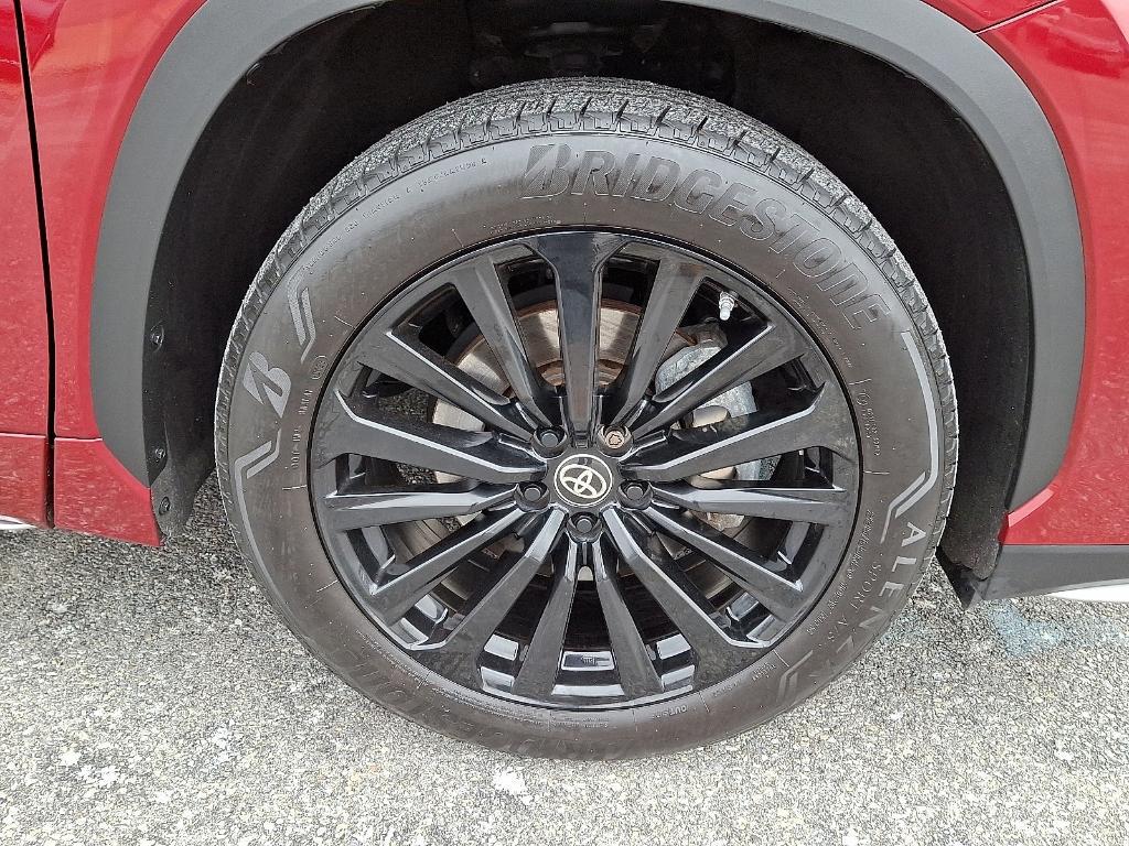 used 2023 Toyota Highlander car, priced at $40,418