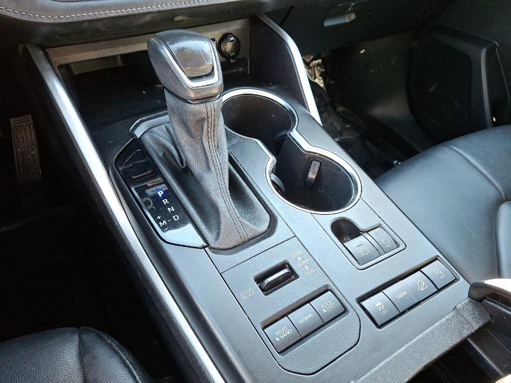 used 2021 Toyota Highlander car, priced at $29,999