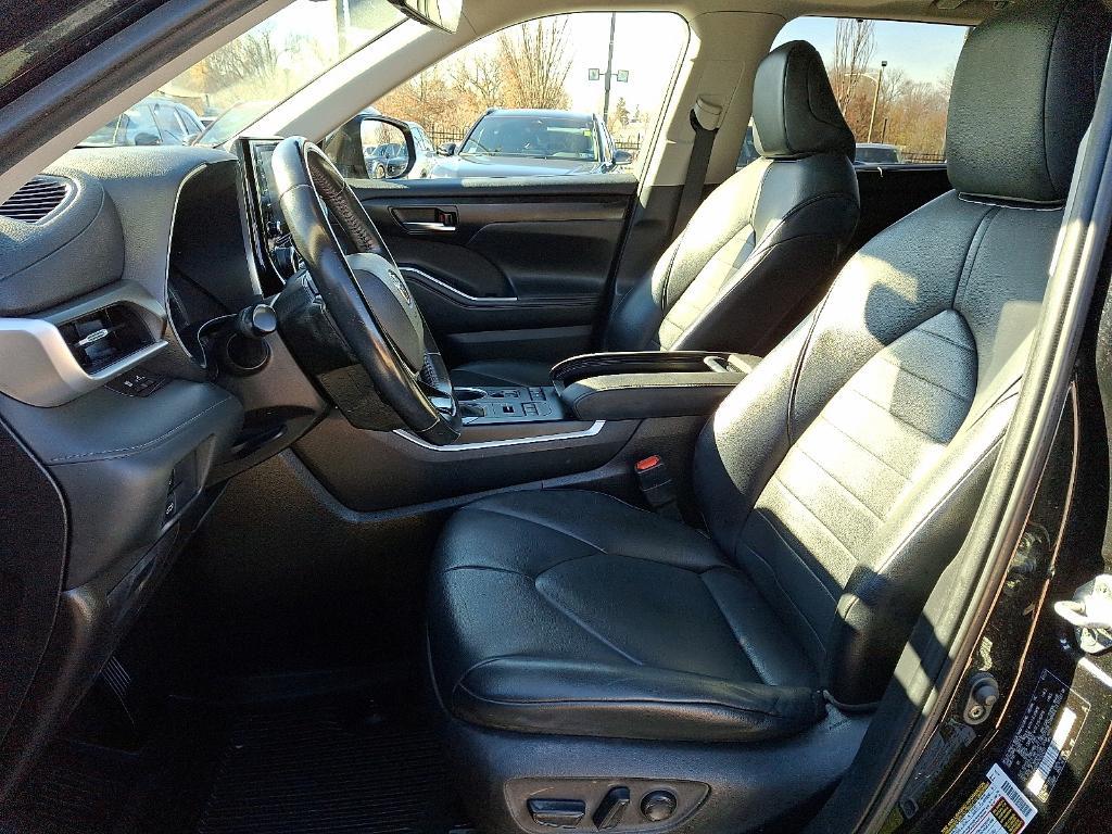 used 2021 Toyota Highlander car, priced at $29,999