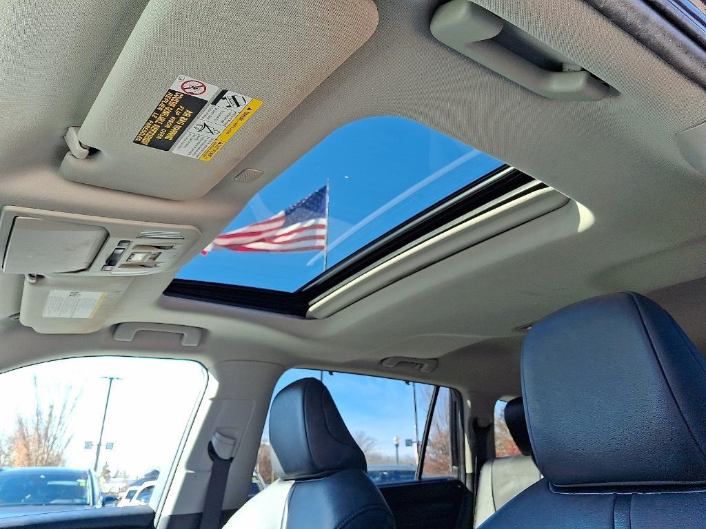 used 2021 Toyota Highlander car, priced at $29,999