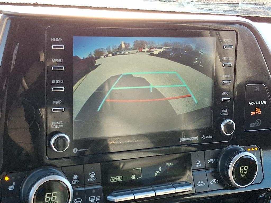 used 2021 Toyota Highlander car, priced at $29,999