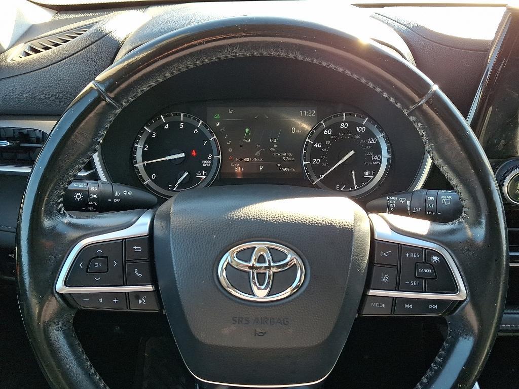 used 2021 Toyota Highlander car, priced at $29,999