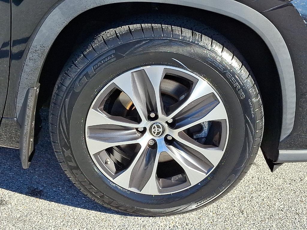 used 2021 Toyota Highlander car, priced at $29,999