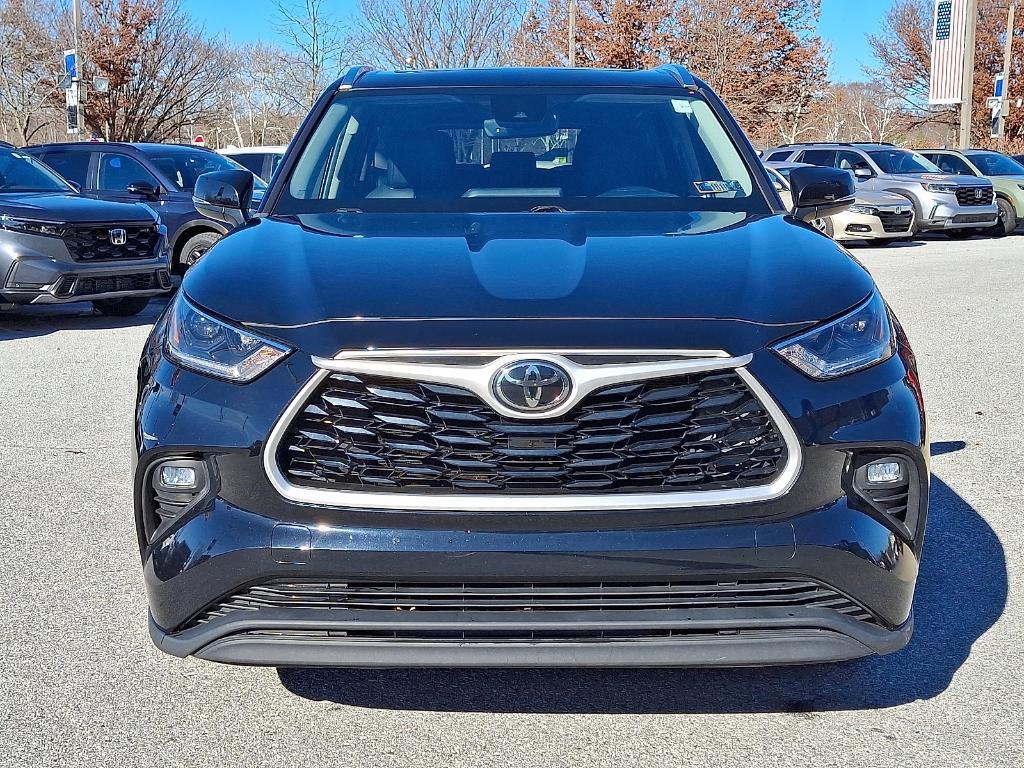 used 2021 Toyota Highlander car, priced at $29,999