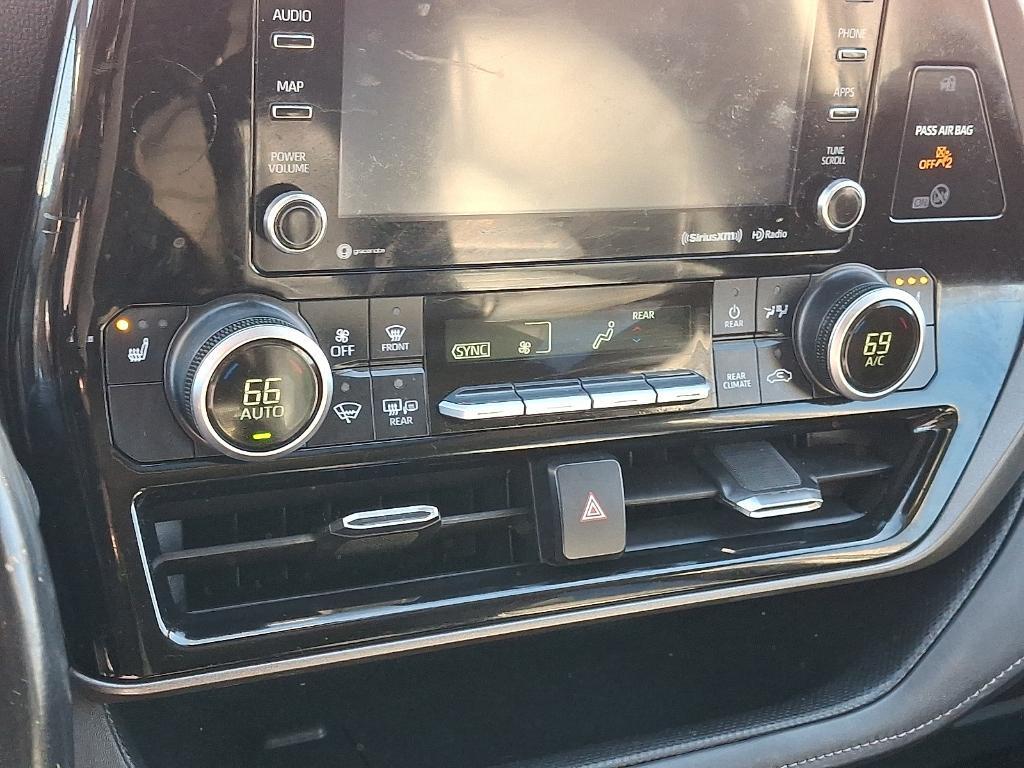 used 2021 Toyota Highlander car, priced at $29,999