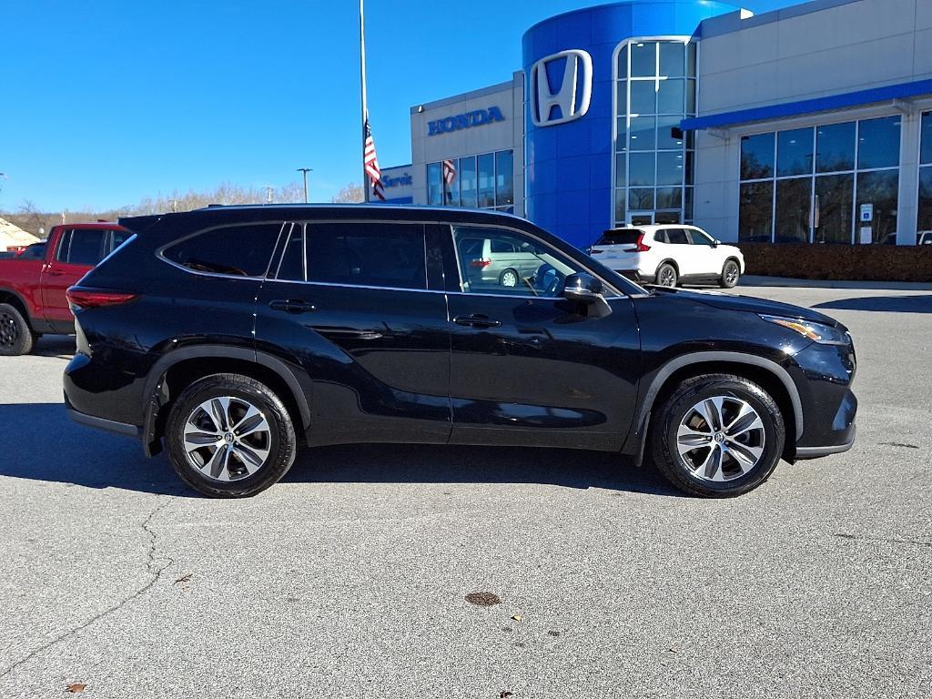 used 2021 Toyota Highlander car, priced at $29,999