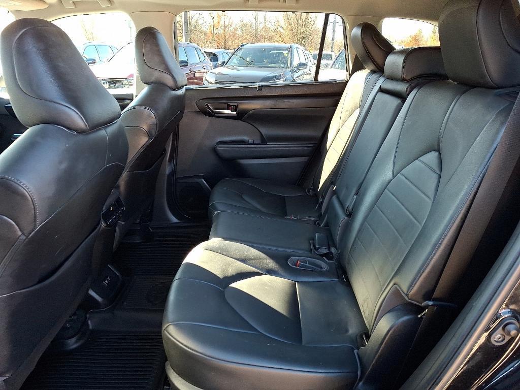 used 2021 Toyota Highlander car, priced at $29,999