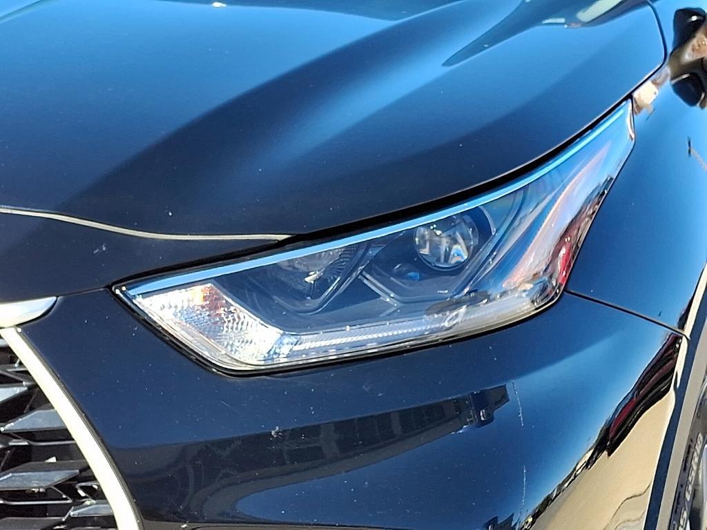 used 2021 Toyota Highlander car, priced at $29,999