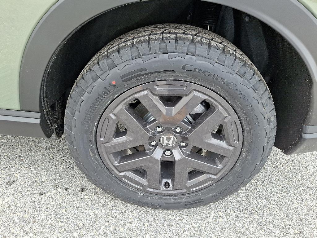 new 2026 Honda CR-V Hybrid car, priced at $39,721