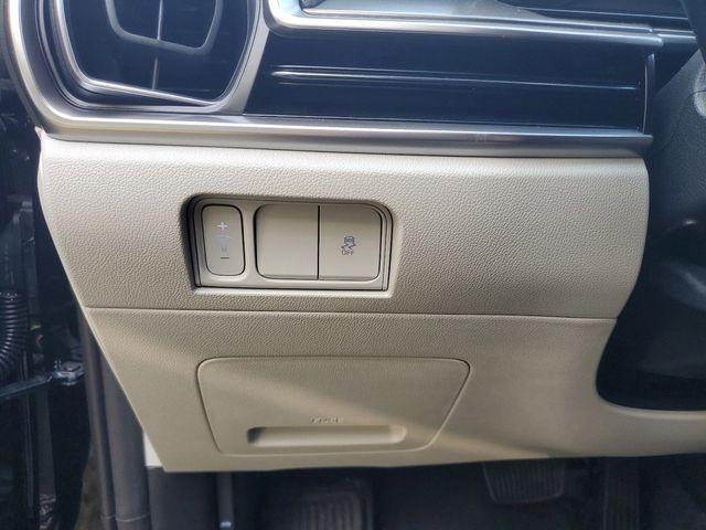 new 2025 Kia Sorento car, priced at $33,623