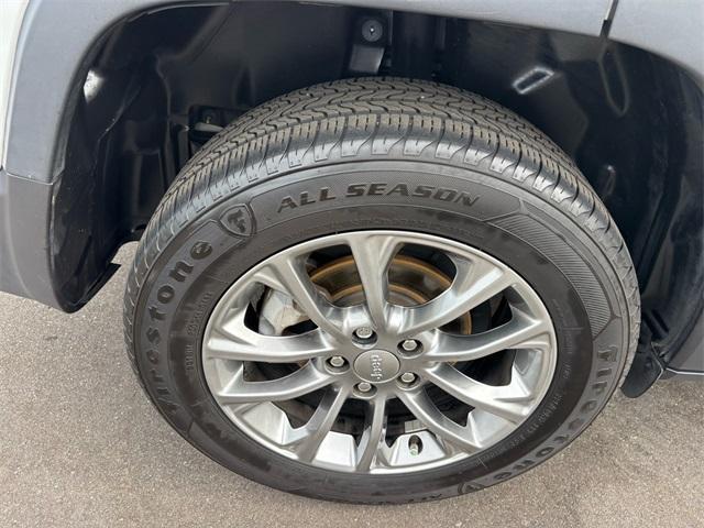 used 2020 Jeep Cherokee car, priced at $15,491