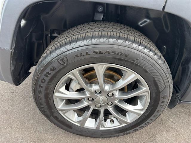 used 2020 Jeep Cherokee car, priced at $15,491