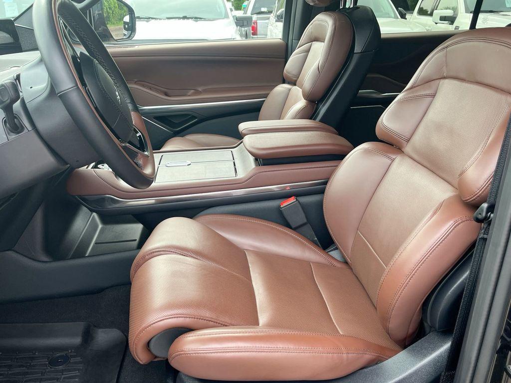 used 2025 Lincoln Navigator L car, priced at $89,684