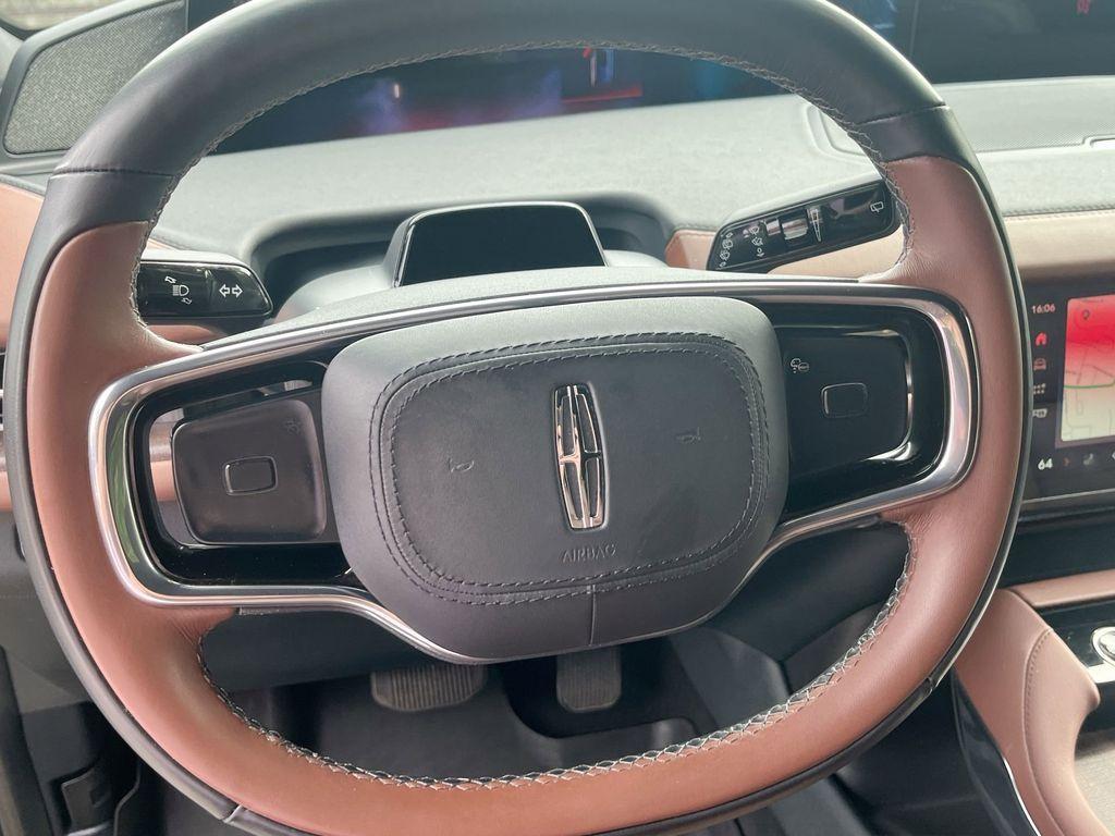 used 2025 Lincoln Navigator L car, priced at $89,684