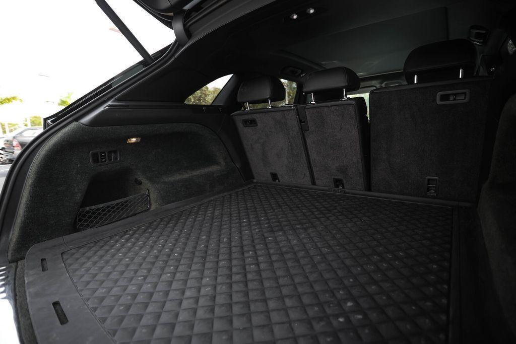 used 2022 Bentley Bentayga car, priced at $138,991