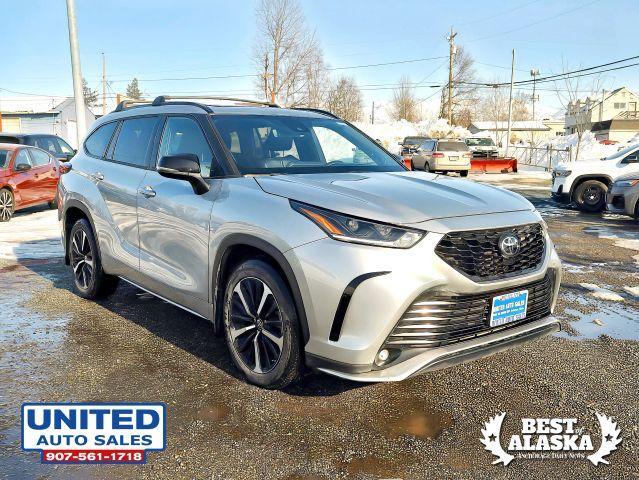 used 2022 Toyota Highlander car, priced at $39,995