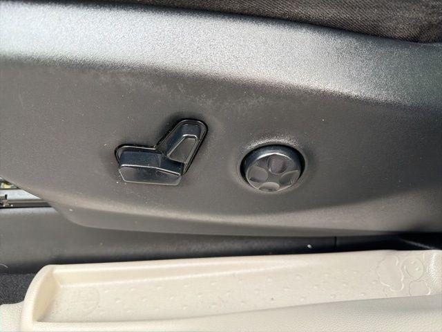 used 2020 Chrysler Pacifica car, priced at $11,500