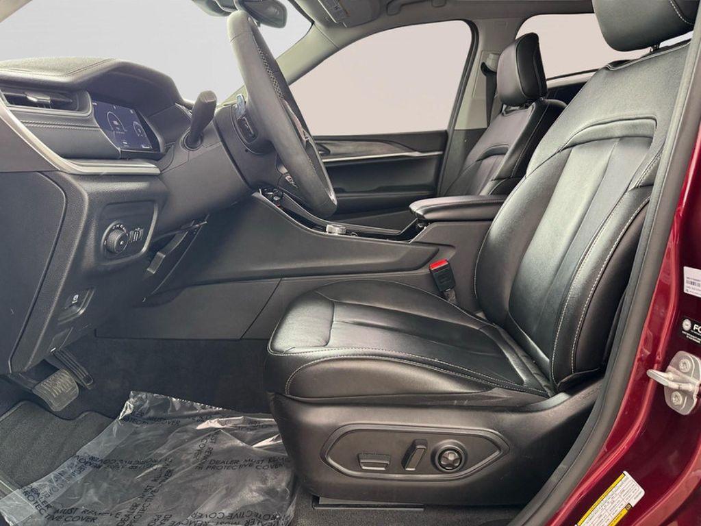 used 2023 Jeep Grand Cherokee car, priced at $27,992