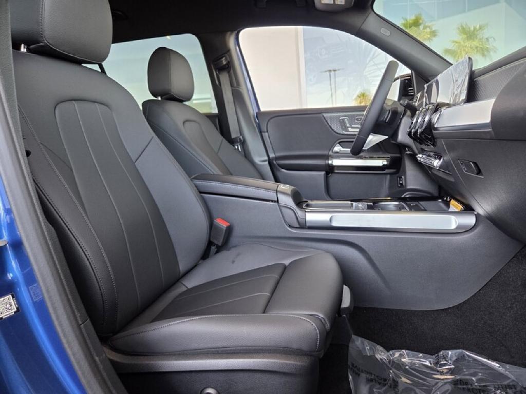 new 2025 Mercedes-Benz GLB 250 car, priced at $48,695