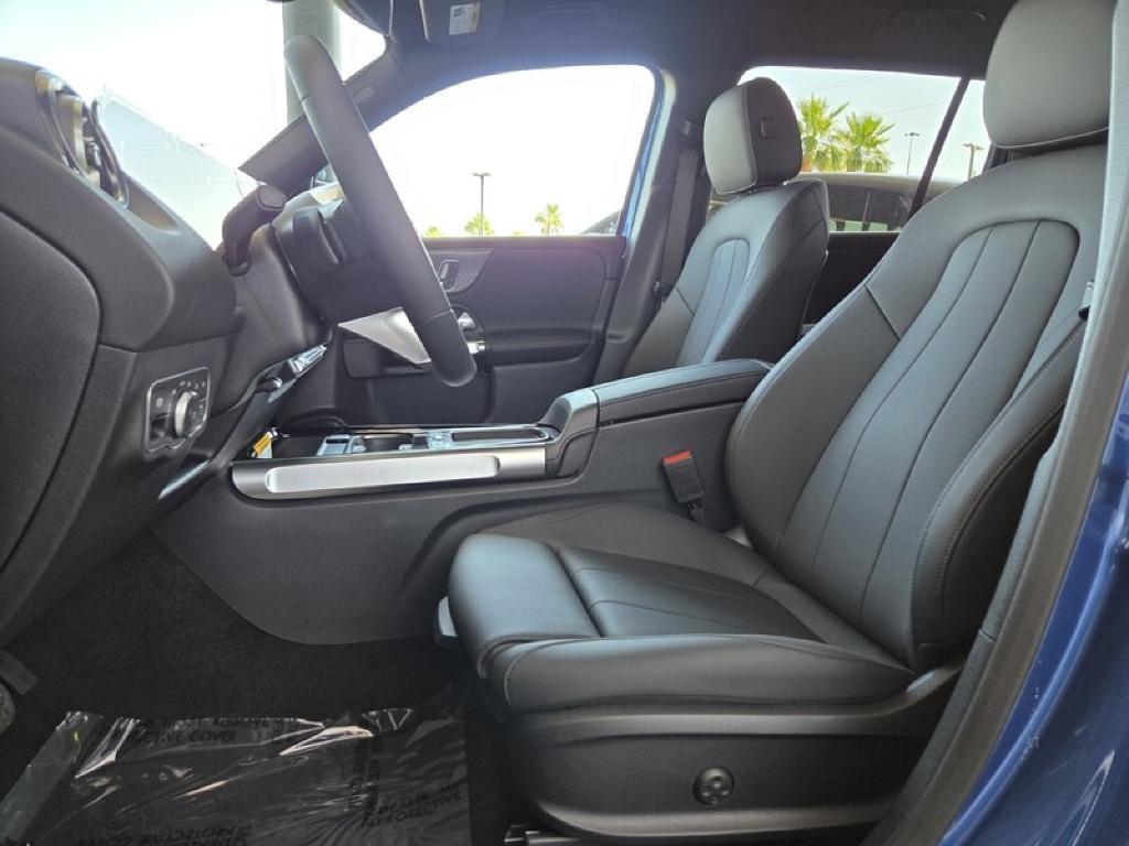 new 2025 Mercedes-Benz GLB 250 car, priced at $48,695