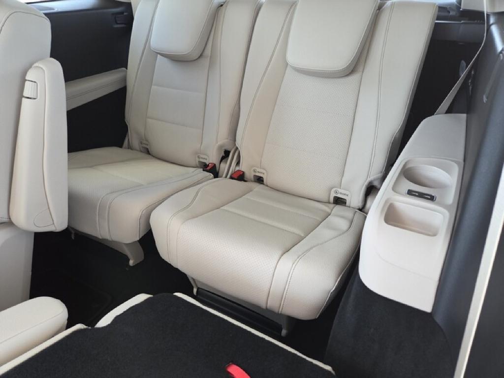 new 2026 Mercedes-Benz GLS 450 car, priced at $93,160