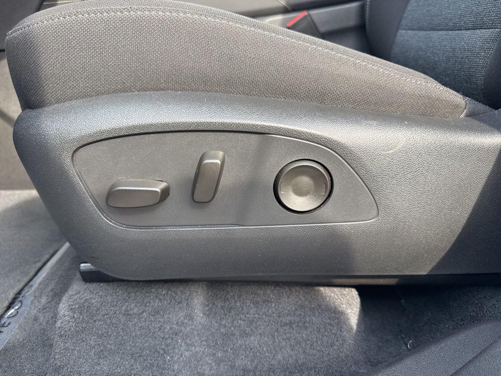 used 2025 GMC Acadia car, priced at $31,900