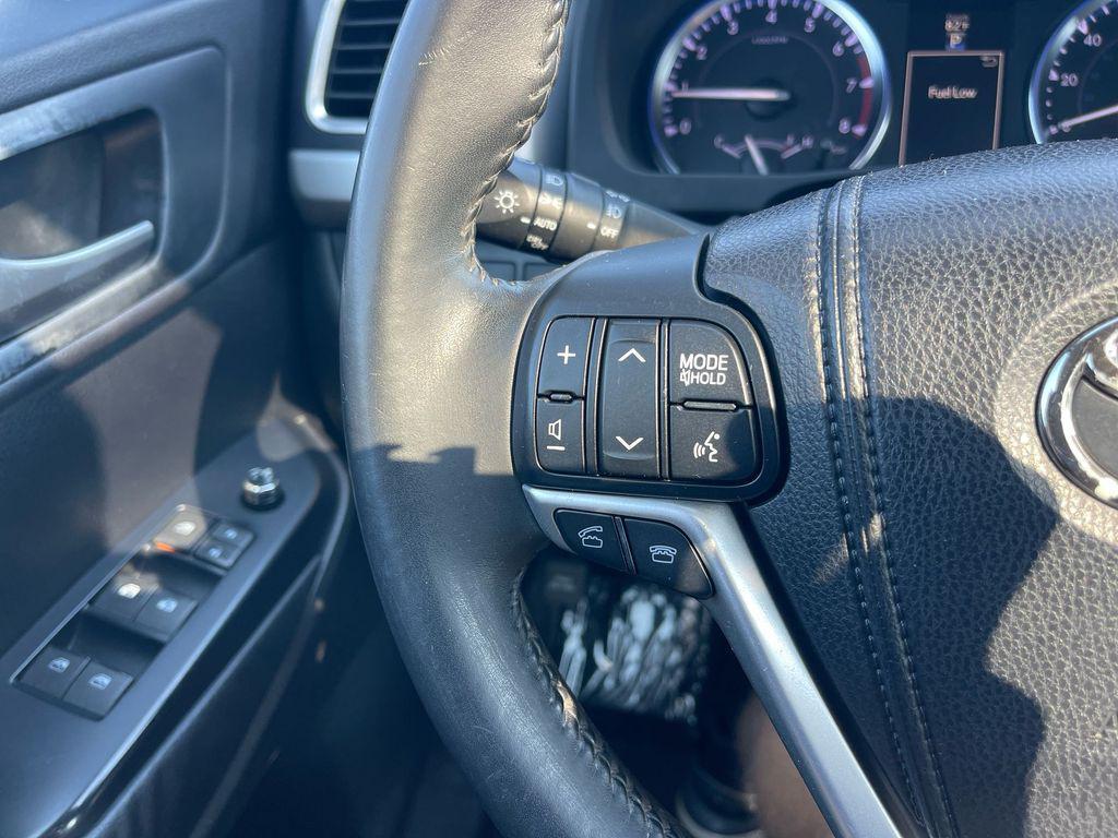 used 2015 Toyota Highlander car, priced at $10,875