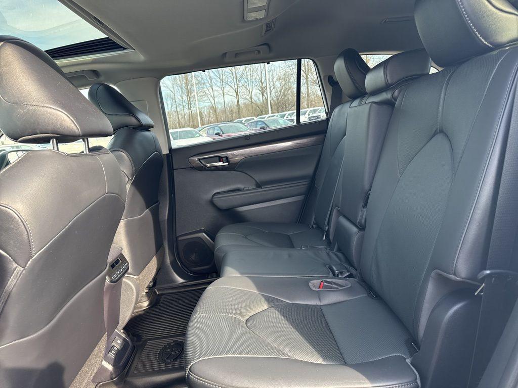 used 2021 Toyota Highlander car, priced at $28,407