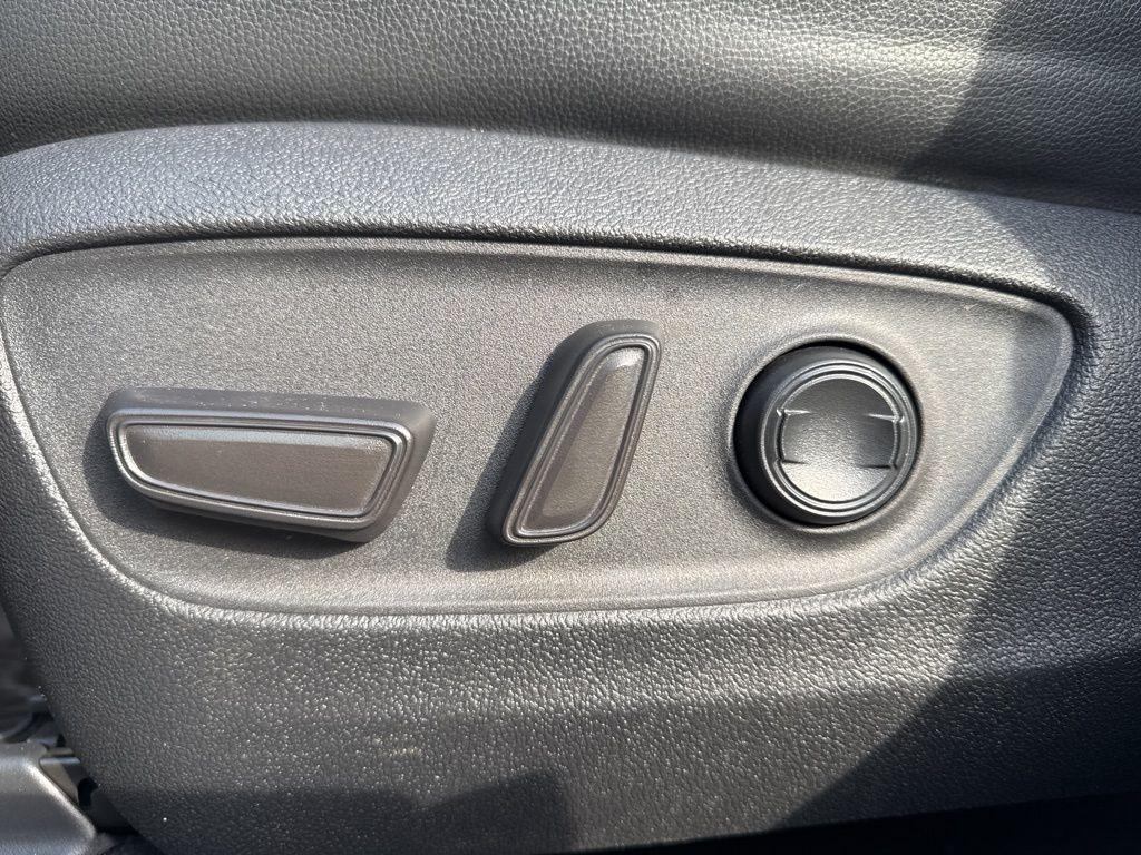 used 2021 Toyota Highlander car, priced at $28,407