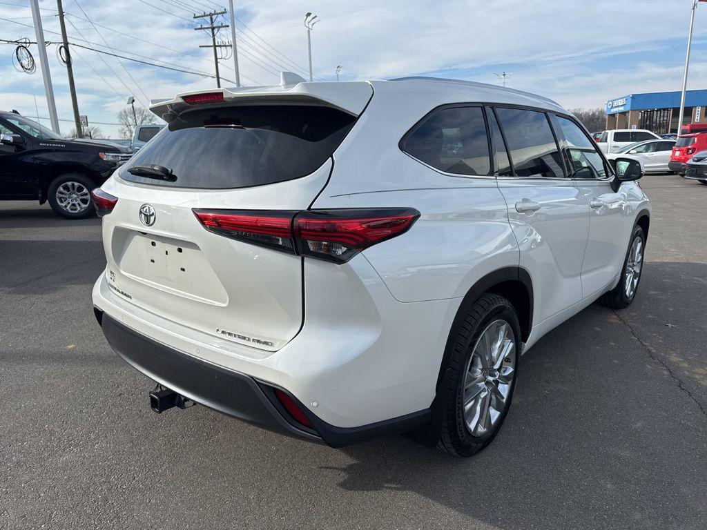 used 2021 Toyota Highlander car, priced at $28,407