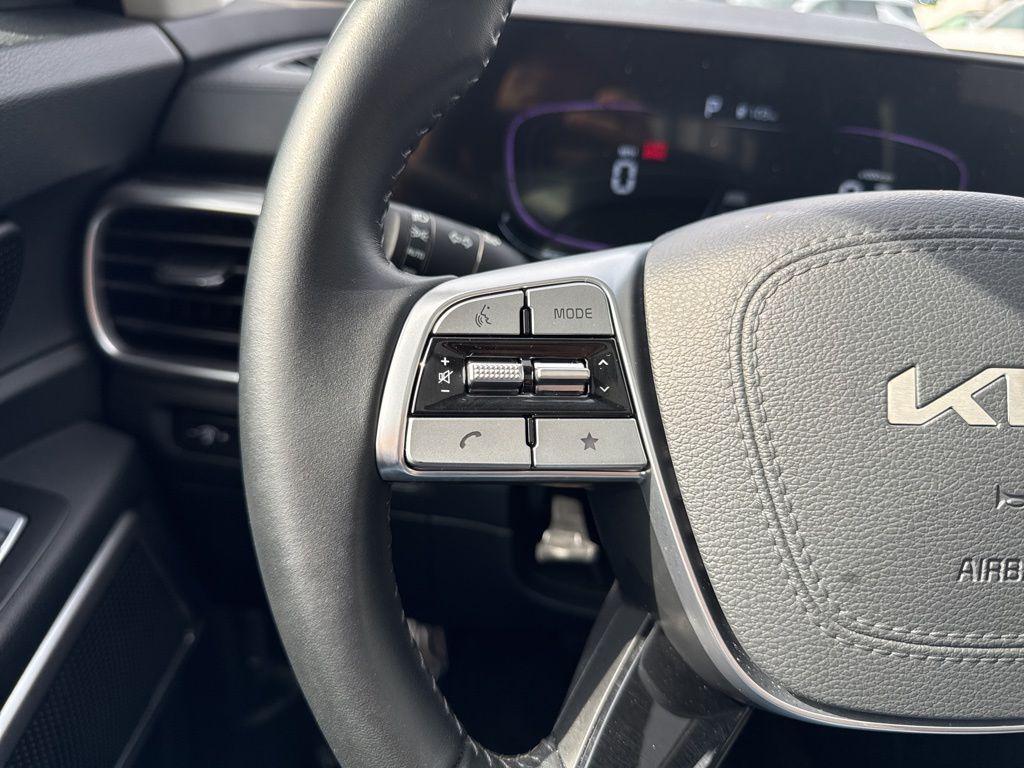 used 2025 Kia Telluride car, priced at $35,620