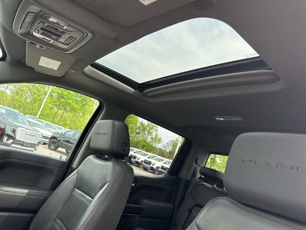 used 2022 GMC Sierra 1500 car, priced at $34,900