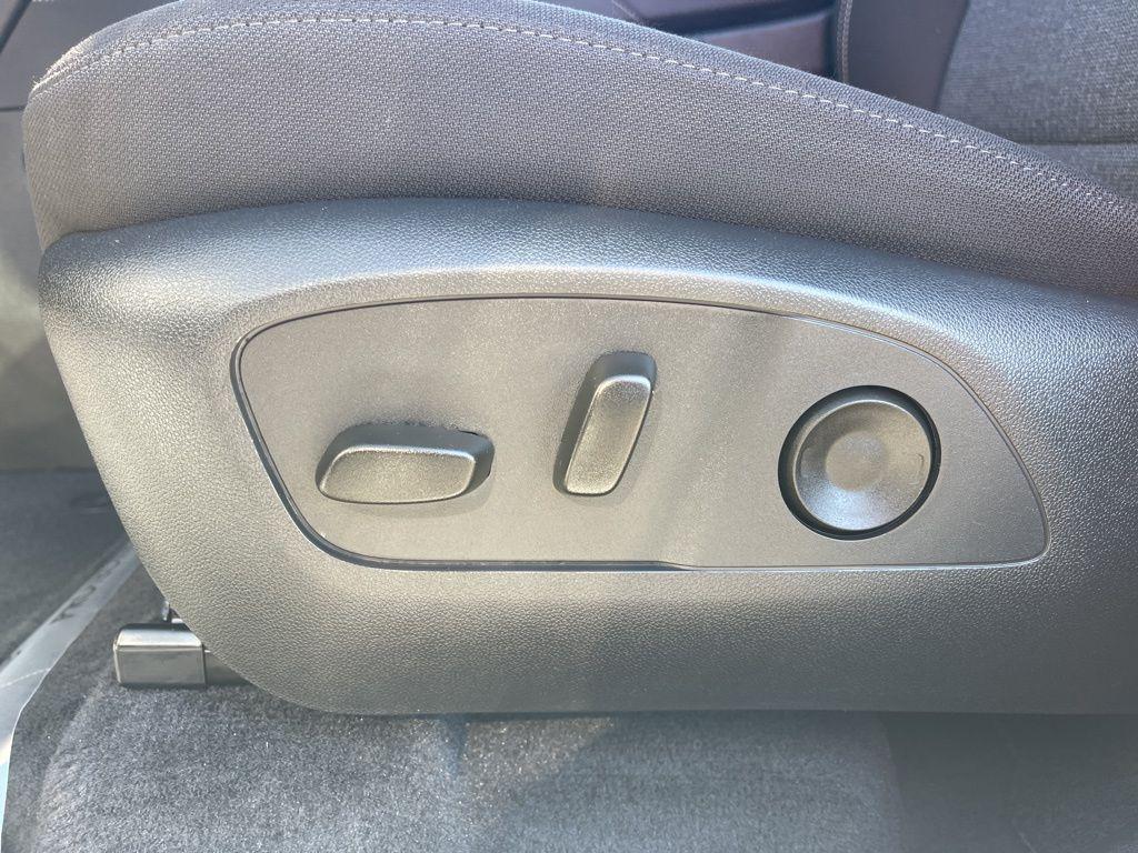 used 2025 GMC Acadia car, priced at $31,890