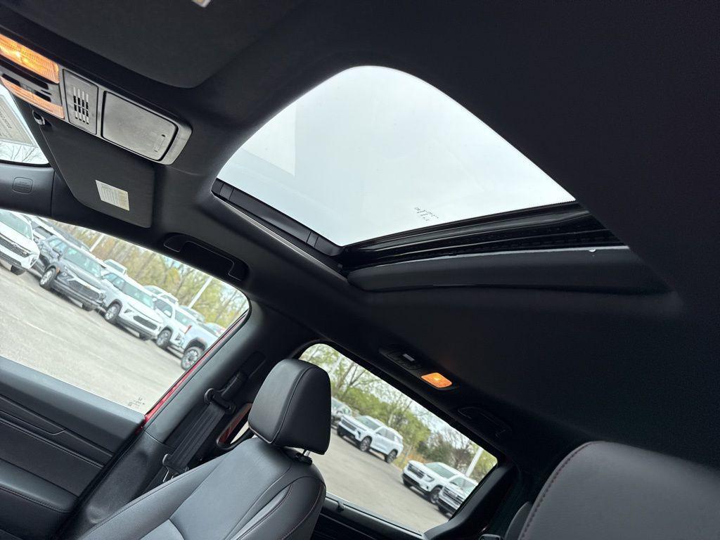 used 2025 Honda Odyssey car, priced at $37,890