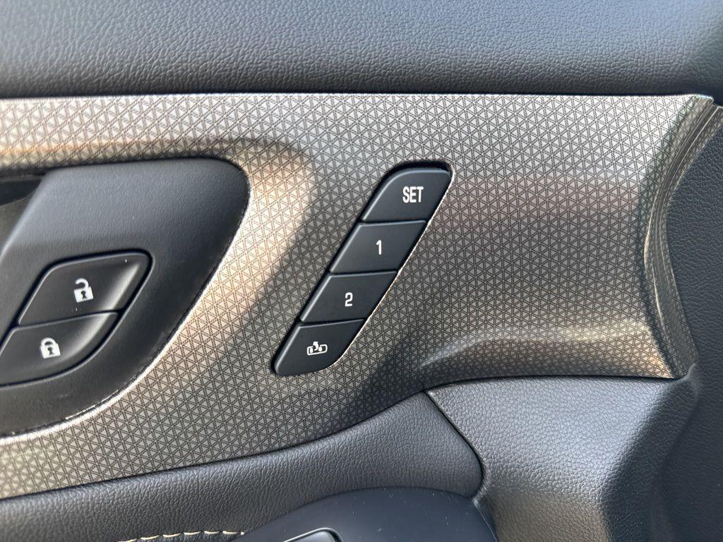 used 2022 Chevrolet Traverse car, priced at $30,450