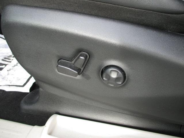 used 2024 Chrysler Pacifica car, priced at $30,610