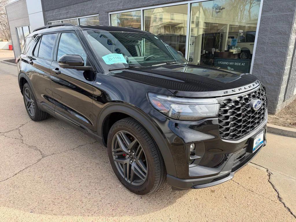 used 2025 Ford Explorer car, priced at $42,998