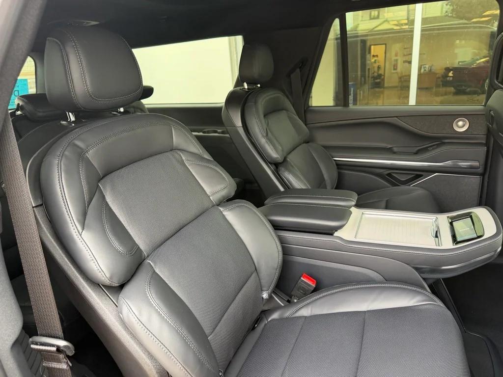 new 2026 Lincoln Navigator car, priced at $111,988