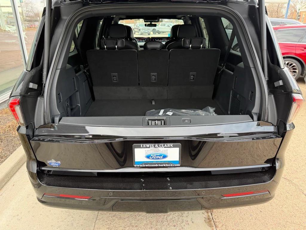 new 2026 Lincoln Navigator car, priced at $111,988