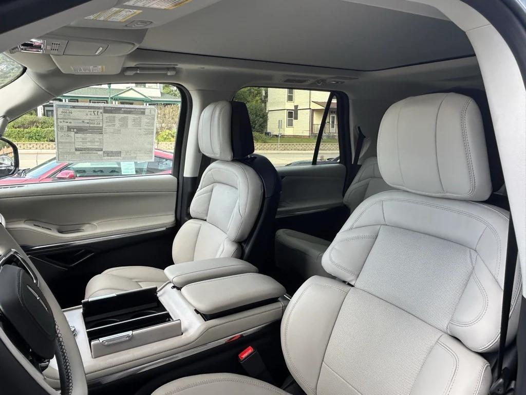new 2025 Lincoln Navigator car, priced at $97,988