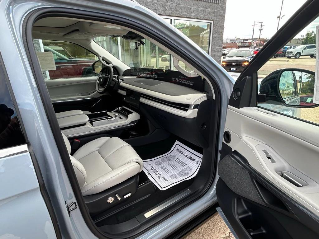 new 2025 Lincoln Navigator car, priced at $97,988