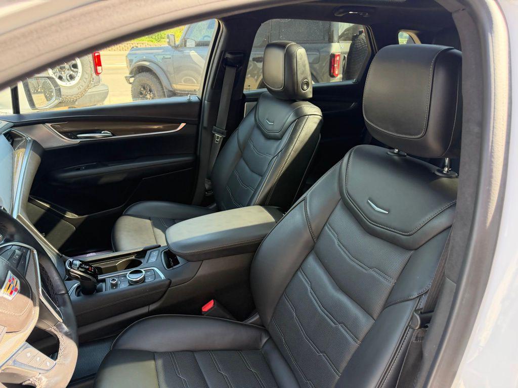 used 2022 Cadillac XT5 car, priced at $32,999