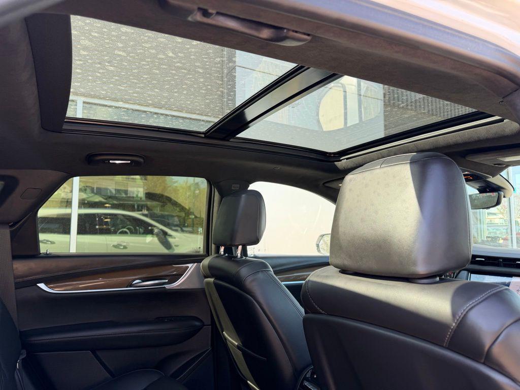 used 2022 Cadillac XT5 car, priced at $32,999