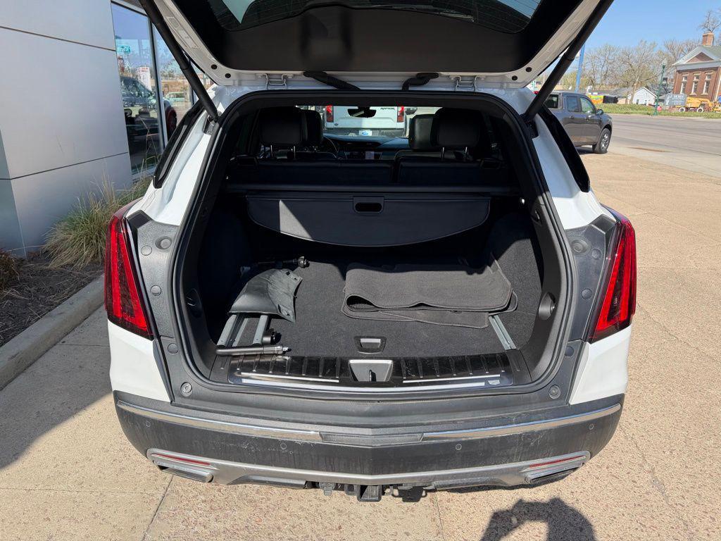 used 2022 Cadillac XT5 car, priced at $32,999
