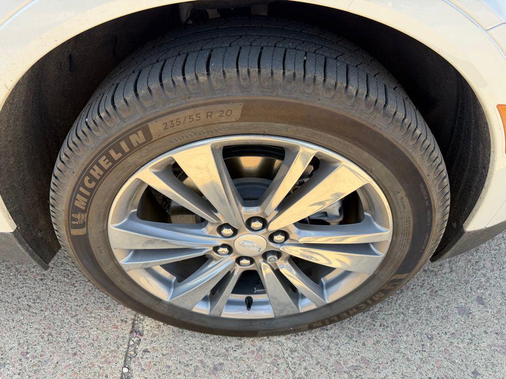 used 2022 Cadillac XT5 car, priced at $32,999