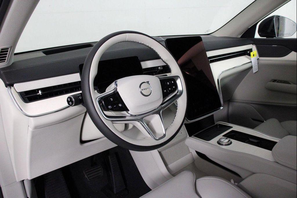 new 2025 Volvo EX90 car, priced at $90,640